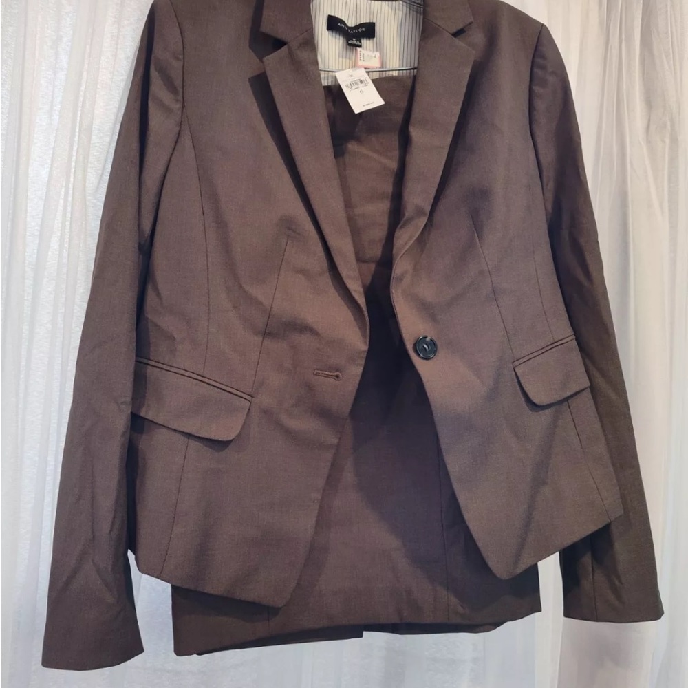 Ann Taylor Brown Blazer with Notched Lapels and Tailored Fit